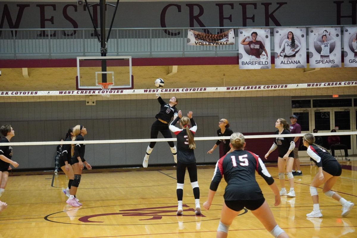 Photo Gallery: Varsity volleyball vs. Rossview, September 4, 2024